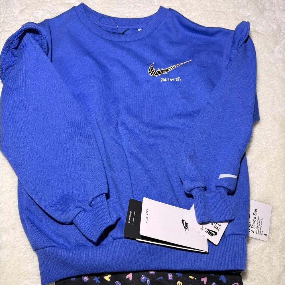 NWT- Nike Girls' Toddler Essentials All-Over Print Femme Sweatshirt/Leggings 4 - Picture 7 of 10